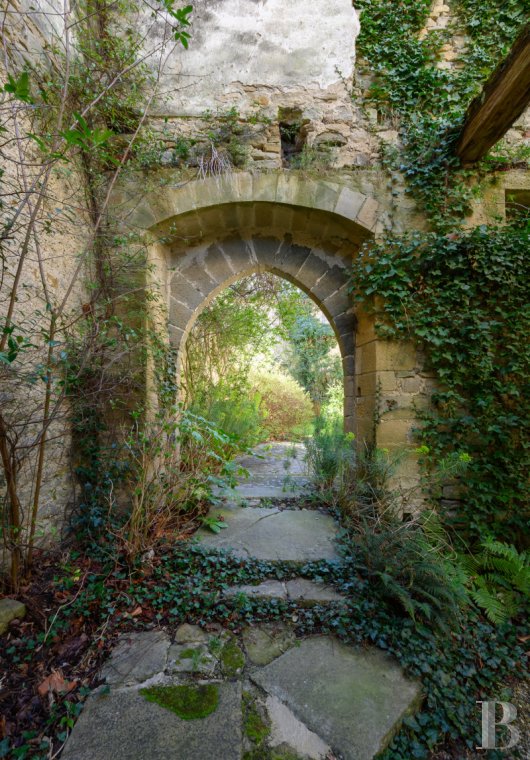 Dans l’Ariège, un château-abbaye fondé au 10e siècle et son jardin dominant l’un des plus beaux villages de France - photo  n°38